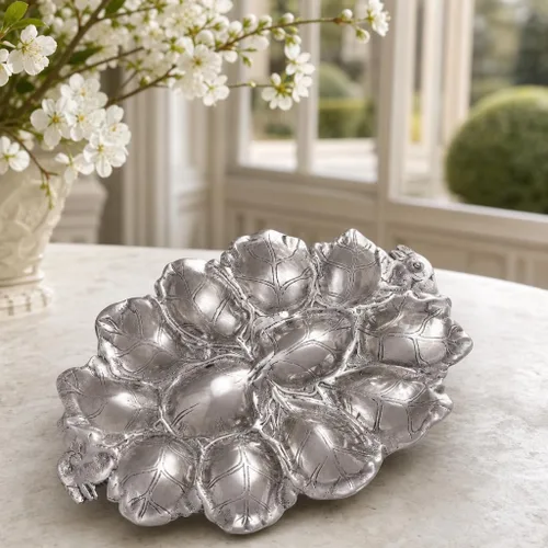 Vista 4 de Arthur Court Bunny Deviled Egg Holder - Recipiente de metal de aluminio para reuniones de Pascua, 12 x 8.5 pulgadas