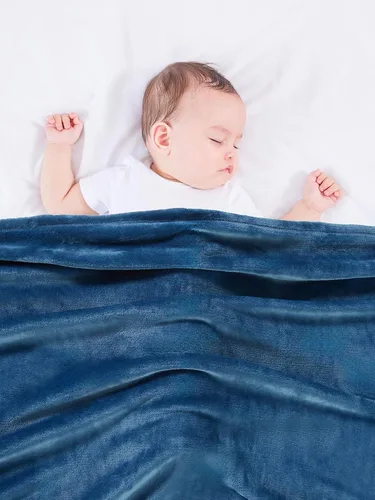 Vista 2 de TILLYOU Manta de forro polar para niños pequeños, 60 x 80 pulgadas, suave y cálida, para niños y niñas, color azul oscuro