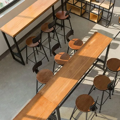 Vista 5 de Mesa de bar de madera, mesa de comedor industrial de madera de pino con base de caballete en negro