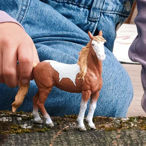 Vista 2 de Schleich Horse Club - Figura de juguete Mustang Mare - Niños a partir de 5