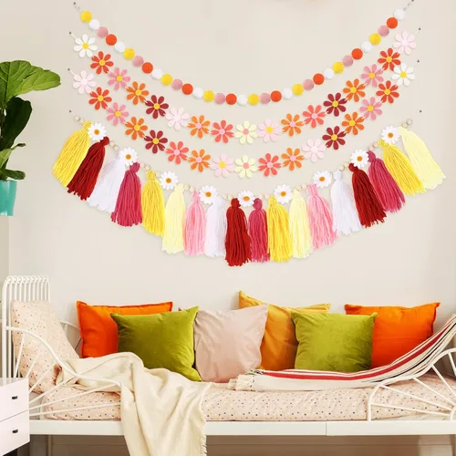 Vista 5 de Rtteri Paquete de 4 decoraciones de margaritas bohemias para fiestas, guirnalda de margaritas para el aula, diseño de flores hippie, con borlas