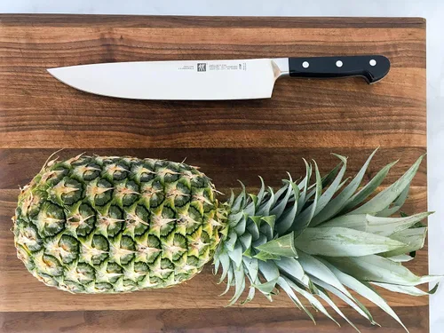 Vista 4 de ZWILLING Pro Cuchillo de chef de 10 pulgadas Negro/ acero inoxidable