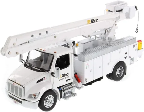 Vista 8 de Diecast Masters Escala 1:32 Peterbilt Modelo 536 con cuerpo de servicio aéreo Altec AA55, cabina blanca y cuerpo blanco Serie de transporte