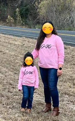Vista 7 de YTBABY Mommy and Me Shirt Love Print Long Sleeve Round Neck Sweatshirt Tops Family Matching Clothes Outfits