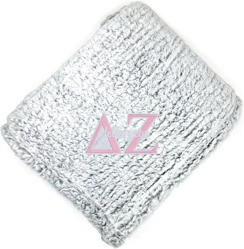 Vista 6 de Go Greek Chic Alpha Chi Omega - Manta de sherpa bordada (azul marino)