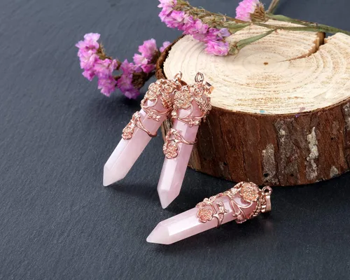 Vista 3 de Jovivi Flower Wrapped Natural Healing Crystal Pointed Necklace Hexagonal Prism Gemstone Pendant Pendulum Necklace Reiki Jewelry Quartz for Women Men