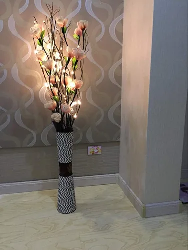 Vista 3 de Luces LED de rama, funciona con pilas, blanco cálido, marrón, plástico, 20 LED, 5 postes flexibles, 25 pulgadas, decoración moderna de oficina