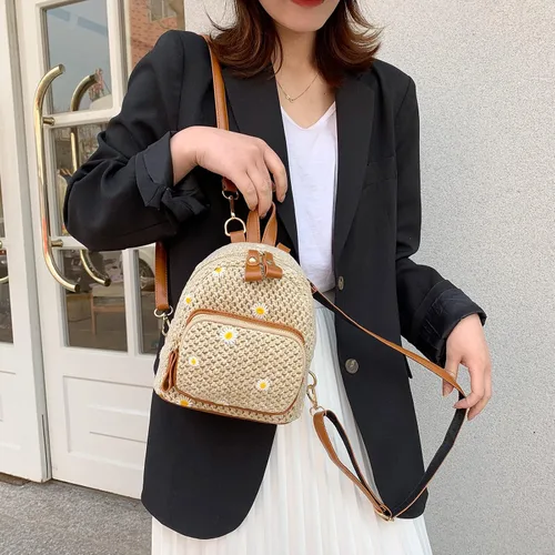 Vista 3 de OWGSEE Mochila de paja de ganchillo tejida a mano de moda de verano para mujer, Caqui