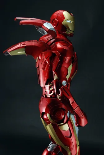 Vista 4 de NECA Figura de acción Avengers Iron Man 18, escala 1:4