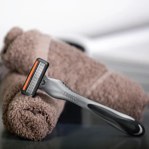 Vista 8 de BIC Flex 4 Sensitive Titanium - Maquinillas de afeitar desechables para hombre con 4 cuchillas con maquinilla de afeitar desechable BIC Flex 5, 8