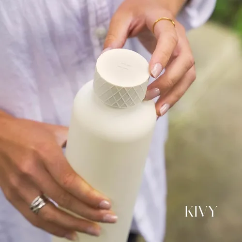 Vista 8 de KIVY Botella de agua delgada Tritan de 22 onzas, ligera e inastillable, sin