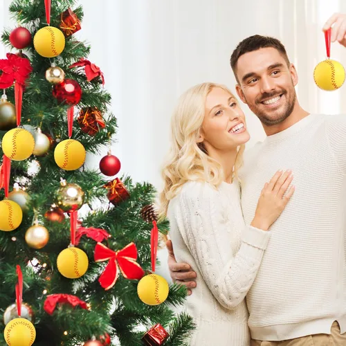 Vista 6 de Newwiee 6 piezas de adornos de Navidad de sóftbol a granel decoraciones deportivas para árbol de Navidad, adorno decorativo de béisbol de piel