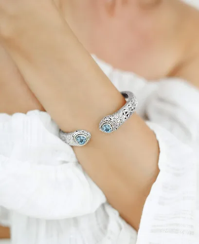 Vista 4 de DEVATA Pulsera de plata de ley 925 y oro de 18 quilates con piedras preciosas de filigrana Bali