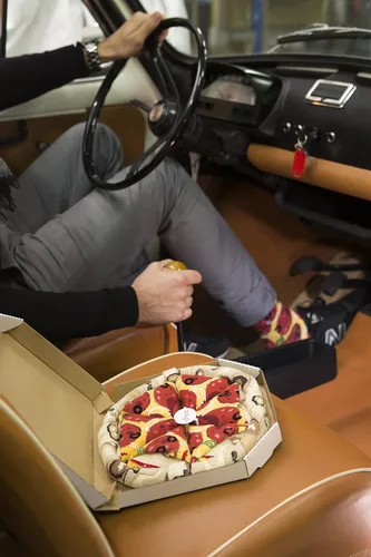 Vista 4 de Rainbow Socks - Calcetines Pizza Box - Pepperoni 4 pares de calcetines de algodón - Hecho en Europa Unisex divertido regalo