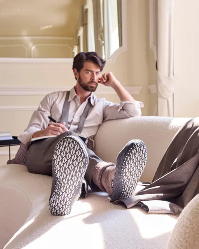 Vista 3 de FALKE Calcetines Cosyshoe tipo pantufla para hombre para invierno y otoño, con agarre en la suela, acogedores y cálidos, lana merina, negro