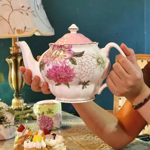 Vista 2 de Tetera de porcelana de hueso, teaset inglés, diseño floral de dalia con borde dorado, 37 onzas