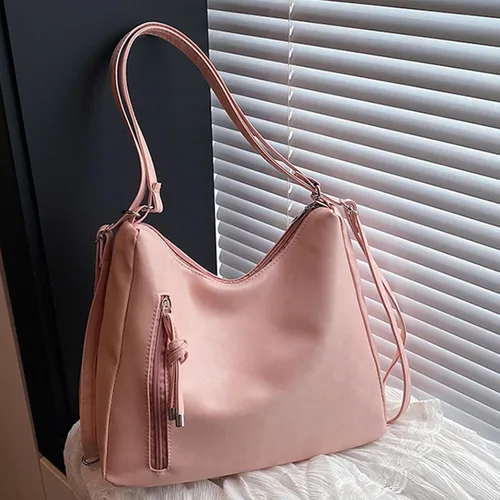 Vista 3 de Amplia bolsa de hombro, práctica mochila de piel sintética resistente al desgaste con correa ajustable para mujeres y niñas, Negro