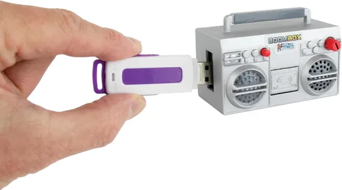 Vista 2 de World's Smallest Boombox, Boombox miniatura totalmente funcional retro de los años 80. ¡Reproduce tu música con la memoria USB incluida!