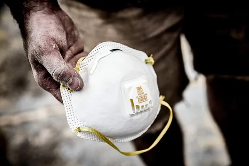 Vista 10 de 3M Respirador N95 9511, válvula de flujo frío, paquete de 2, aprobado por NIOSH, medios filtrantes avanzados para una fácil respiración, cómodo