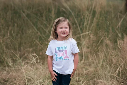 Vista 4 de 7 ate 9 Apparel Camiseta blanca para niñas Mermaids Have More Fun