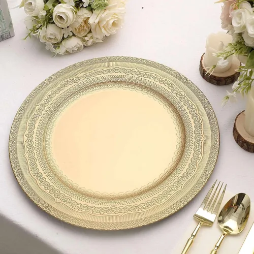 Vista 2 de Efavormart - Paquete de 6 platos de carga de plástico acrílico con relieve de encaje rústico dorado de 13 pulgadas
