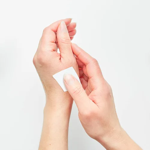 Vista 4 de Ever Ready First Aid Toallitas para aliviar picaduras, 100 unidades..