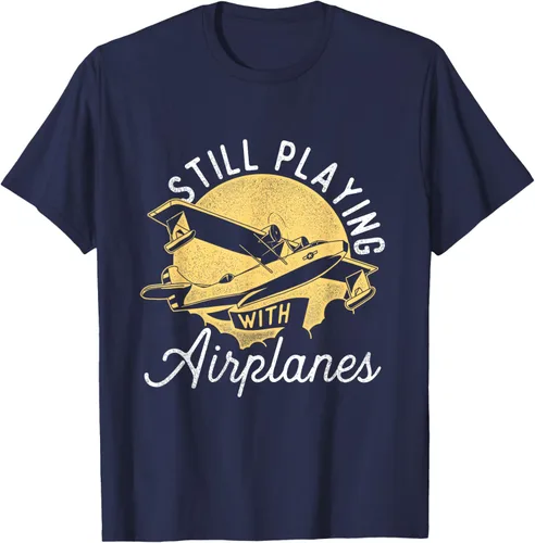 Vista 69 de Still Playing With Airplanes - Camiseta de control remoto RC Avión Piloto, Negro