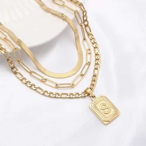 Vista 6 de Joycuff - Collar con dije de letra inicial, chapada en oro de 18 quilates, medallón rectangular con alfabeto cuadrado, hecho a mano, de acero