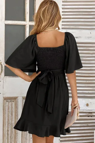 Vista 2 de Dokotoo Vestido corto cruzado con cuello en V para mujer, manga corta, acampanada, cintura elástica, escalonada, dobladillo con volantes y cinturón