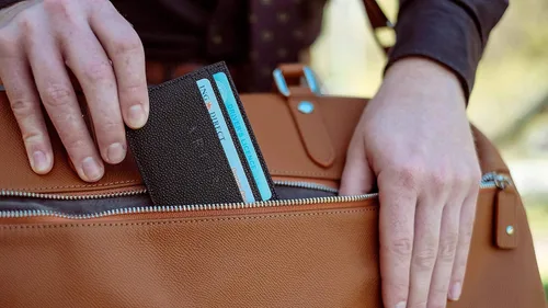 Vista 7 de Cartera minimalista para hombre con 5 ranuras para tarjetas piel auténtica negro y azul marino pequeño y delgado soporte para tarjetas de crédito