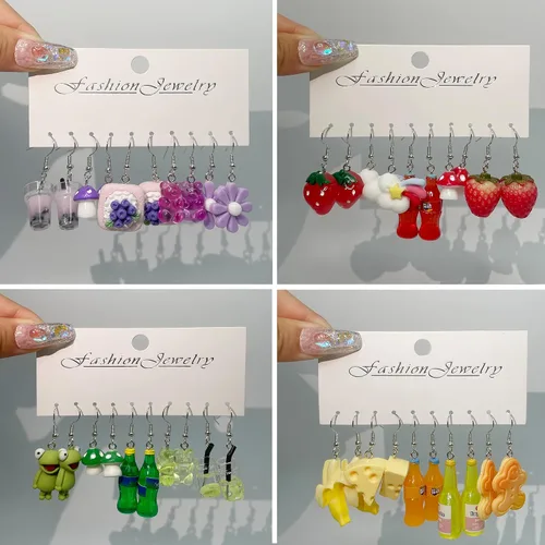 Vista 2 de 30-40 pares de aretes extraños, lindos y divertidos, con diseños de osos de gomita, patos, hongos, frutas y flores, para mujeres, aretes colgantes