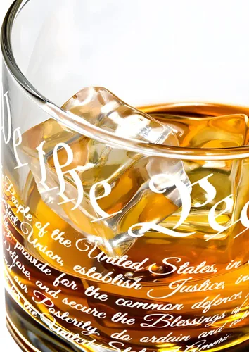 Vista 3 de WATAKA We the People - Juego de 2 copas de whisky para licor, whisky escocés, bourbon o vino, regalo de whisky patriótico para hombres