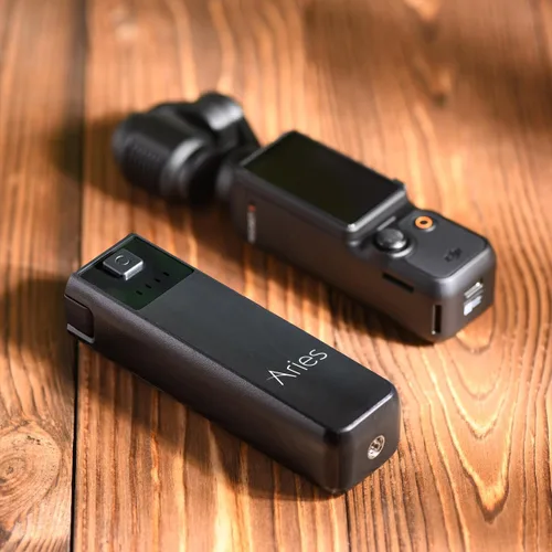 Vista 5 de DJI Osmo Pocket 3 Cámara Gimbal, Bundle con Power Bank, Estuche de Transporte, Protector de Pantalla, Tarjeta de Memoria de 64GB y Lector