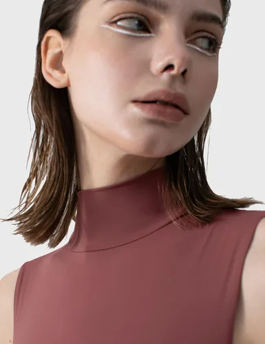 Vista 47 de PUMIEY Body sin mangas con cuello alto falso para mujer, colección Sharp