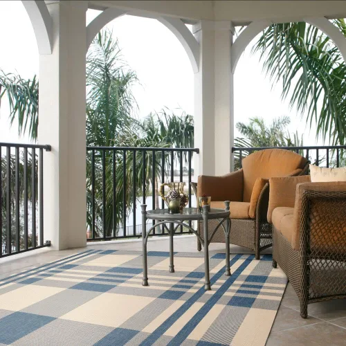 Vista 2 de SAFAVIEH Alfombra Lavable para Exteriores Colección Courtyard - 2'3" x 4', Beige y Azul, Patrón a Cuadros, No Desprende Pelusa y Fácil Limpieza