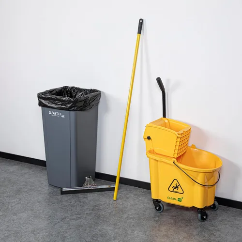 Vista 3 de Restaurantware RW Clean - Mango antideslizante de 54.3 pulgadas para escobilla de suelo, mango de hierro amarillo duradero
