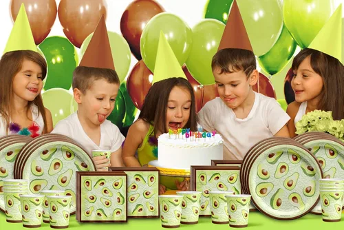 Vista 7 de Juego de suministros para fiesta de cumpleaños de aguacate, platos, servilletas, vasos, vajilla para 16