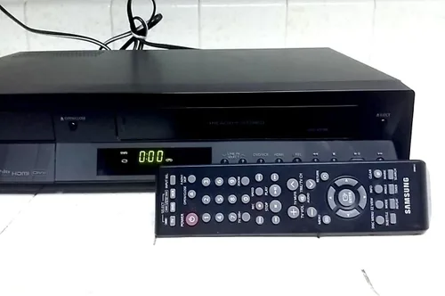 Vista 2 de Samsung DVD-V9700 Sintonizador 1080i Upconverting DVD VHS Combo Player