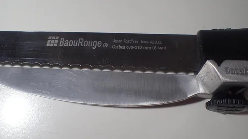 Vista 8 de Cuchillo de corte de precisión (diestro) - Hoja dentada de acero inoxidable de 8 y 1/4 pulgadas con guía de corte para rebanadas exactas de hasta