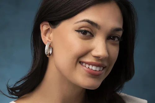 Vista 2 de Natalia Drake Aretes de aro grandes y anchos con diamantes de 1 Cttw para mujer en plata de ley 925 chapada en rodio, Metal precioso., Diamante