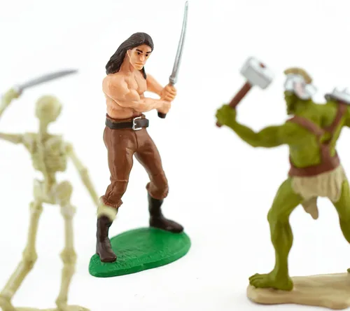 Vista 4 de Safari Ltd. Heroes and Monsters Designer TOOB - 6 mini figuras de fantasía - Juego de juguetes de fantasía para niños, niñas y niños a partir de 3