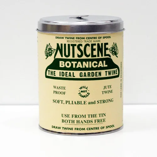Vista 10 de NUTSCENE Lata Icónica (Lata de Cordel) con Su Cordel de Yute Escocés Tradicional y Agujero en la Parte Superior para Fácil Dispensación. 14