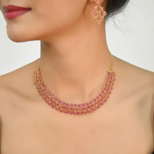 Vista 2 de Ratnavali Jewels Juego de collar y aretes de triple línea de circonita cúbica en tono dorado para novias y bodas