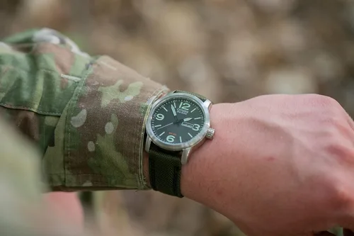 Vista 8 de Citizen BM8570-09E - Reloj militar conmemorativo para hombre, Citizen Caja conmemorativa de reloj militar para hombre BM8570-09E personalizado