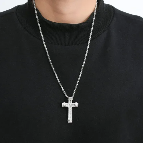 Vista 2 de STARCHENIE Collar de cruz para hombre, chapado en oro de latón, circonita cúbica, colgante de cruz de Jesucristo, joyería de 24 pulgadas, cadena