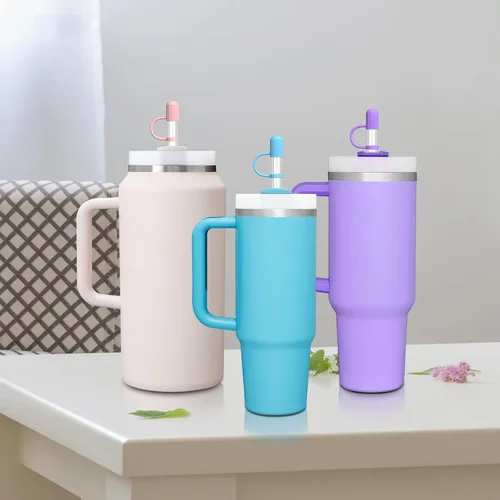 Vista 6 de 6 popotes transparentes de repuesto con tapas protectoras para taza Stanley de 40 oz y 64 oz, popotes reutilizables con tapa, tapón, cepillo