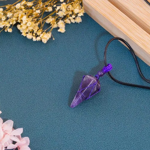 Vista 2 de Collar de 6 facetas de cristal de chakra de Reiki y piedra curativa, colgante de cristal puntiagudo, collar de cuerda ajustable para mujeres