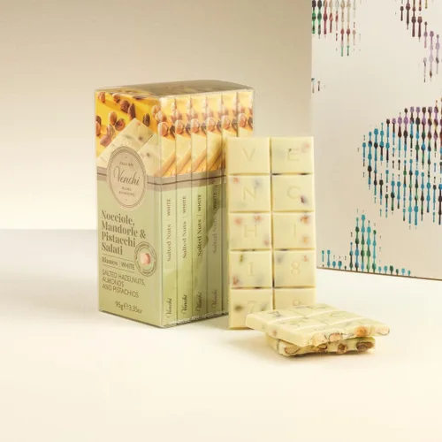 Vista 3 de Venchi - Paquete de 6 barras de chocolate blanco con nueces saladas - con avellanas, pistachos y almendras, 21.16 oz - 3.52oz cada barra - Sin