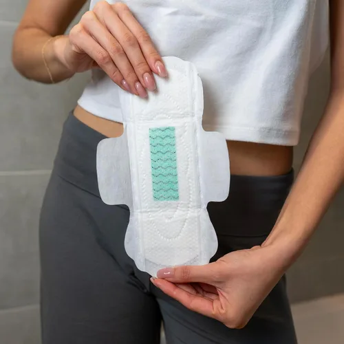 Vista 6 de 100 almohadillas a granel con alas envueltas individualmente para mujeres sin hogar, posparto, hospitales, incontinencia femenina menstruación