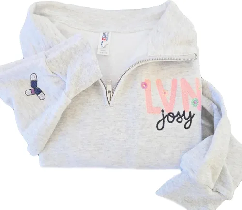 Vista 23 de COUPLEHOODIES - Sudadera de enfermería bordada con nombre, personalizada, con cremallera de un cuarto, regalo para asistente de enfermería